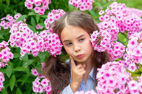 Thoughtful Little Flowers .